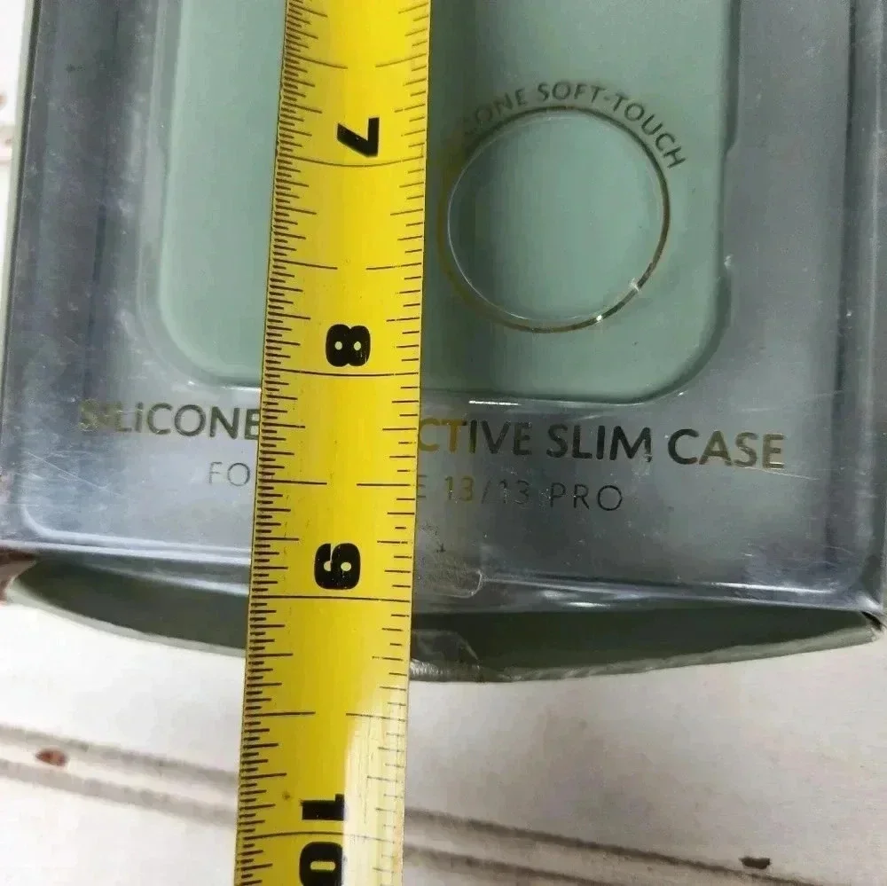 IPhone 13/13 Pro Delilah Case Damaged Box